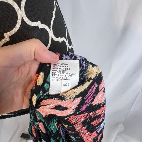 Christian Siriano Bold Colorful Maximal Print Stretchy Neckline Crop Top Size LG - Picture 7 of 9
